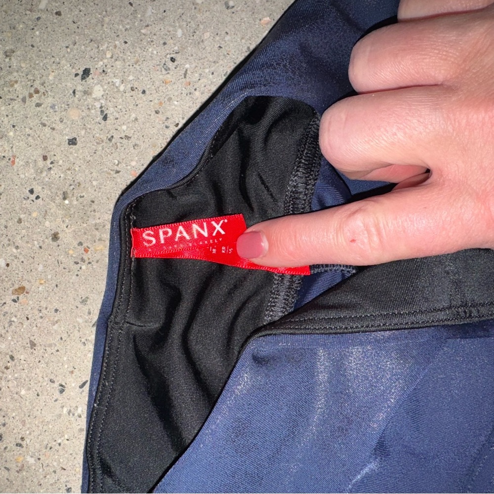 SPANX Blue Form-Fitting Leggings - Picture 6 of 7